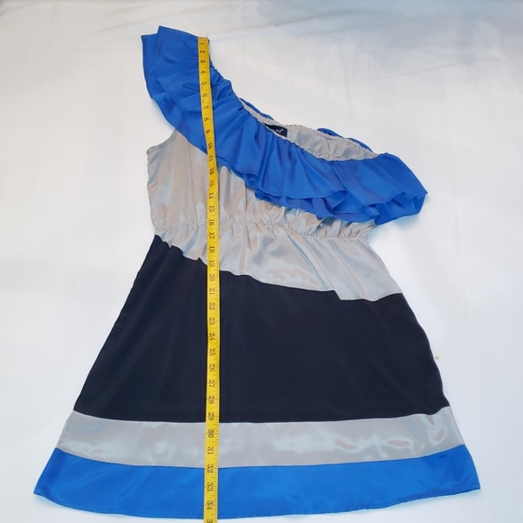 Womens dress - Picture 2 of 4